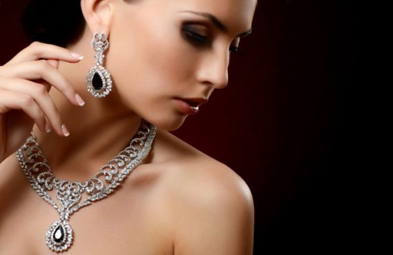 How To Pick The Right Necklace that Perfectly Complements Your Neckline