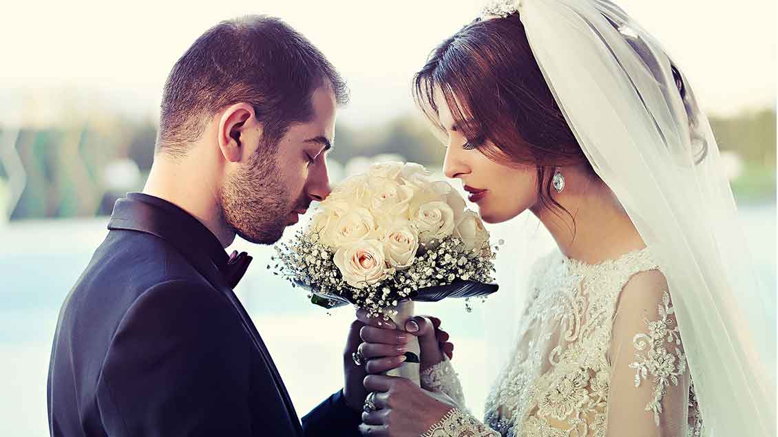 We are Provided many variations of  Wedding Photography