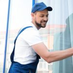 Cleaning Windows with Vinegar Without Streaks