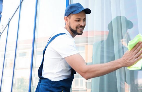 Cleaning Windows with Vinegar Without Streaks
