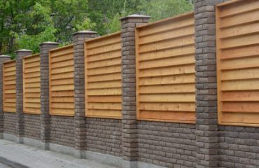 How to Clean a Wood Fence & gets
